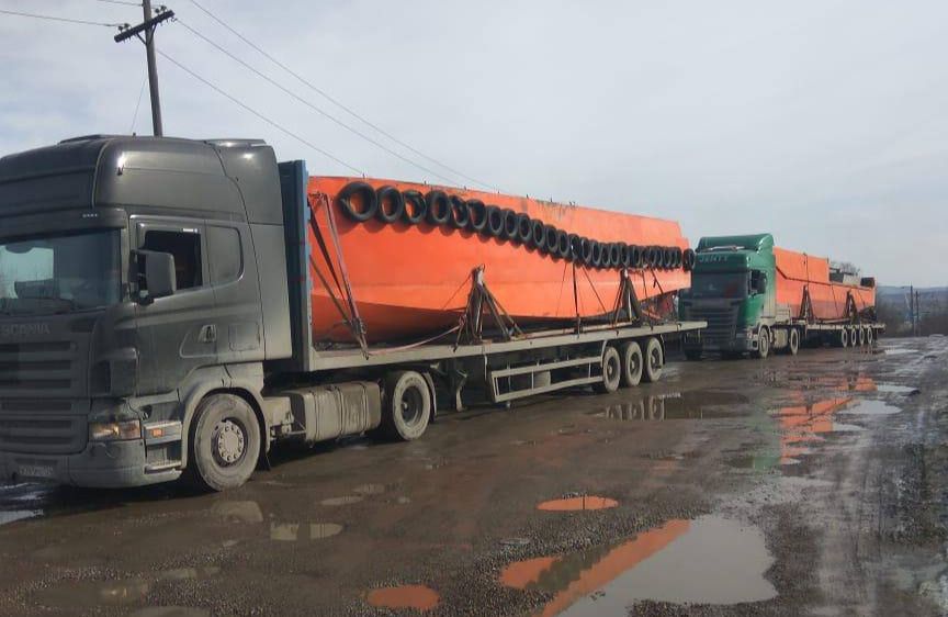 Перевозка негабаритного оборудования и металлоконструкций.