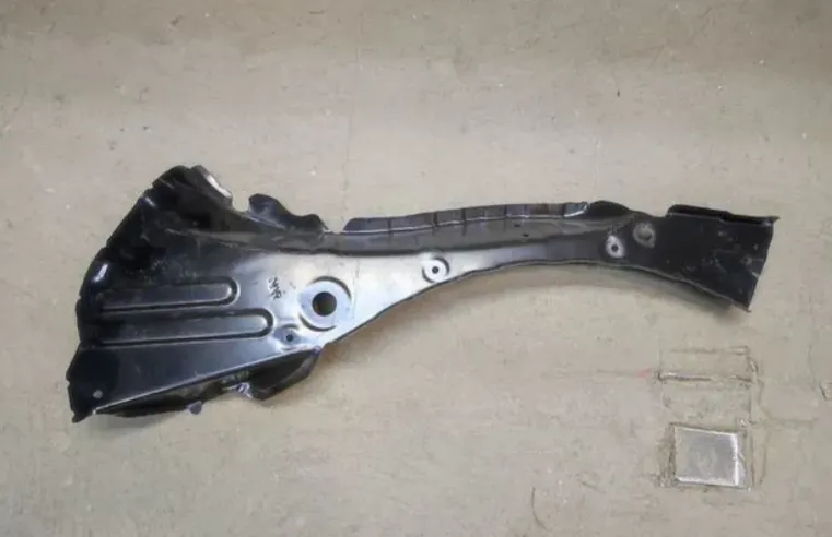 Усилитель брызговика правый Honda Civic 4D