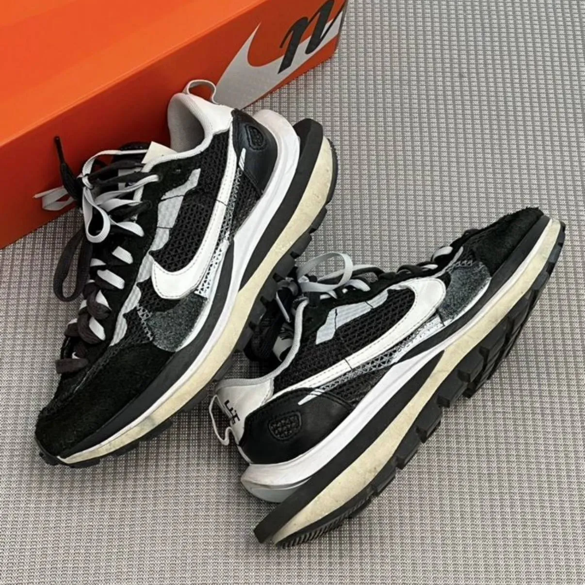 Кроссовки Nike Vaporwaffle Sacai black & white