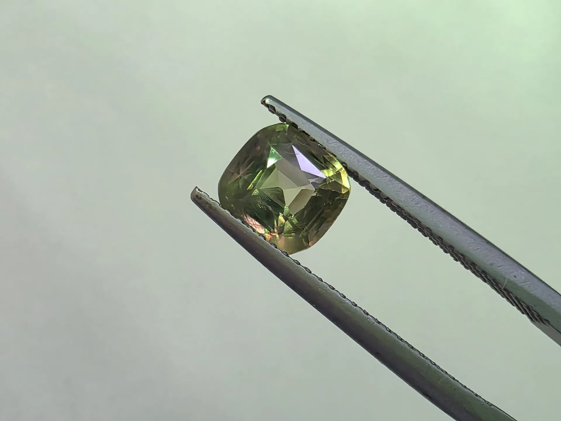 Натуральный хризоберилл 2.45Ct Шри-Ланка