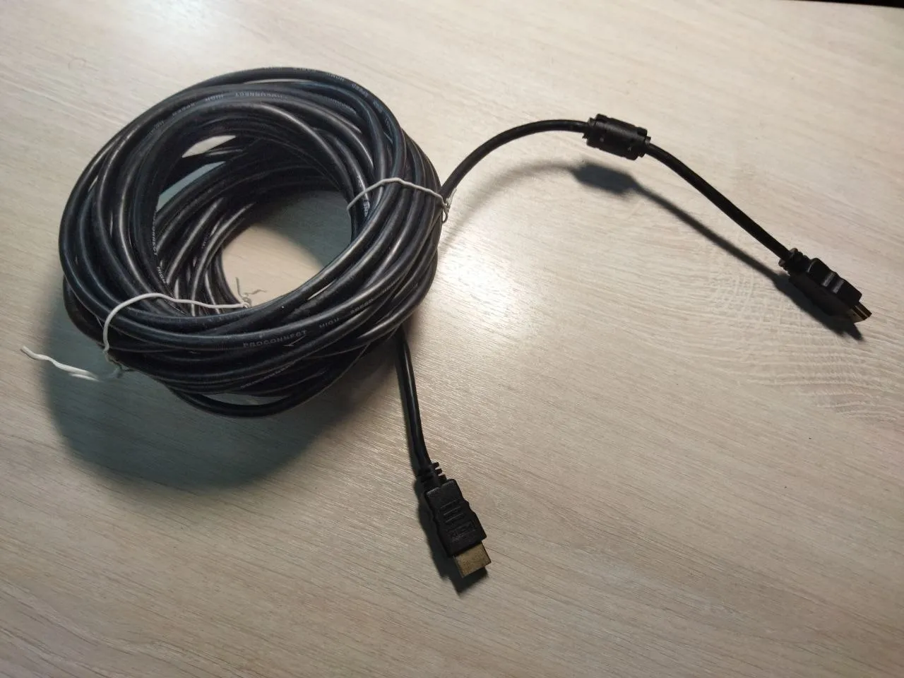 Кабели HDMI и VGA